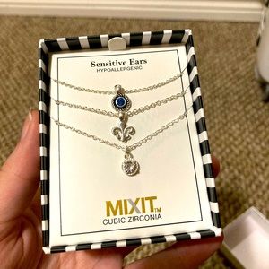 GORGEOUS NECKLACES! NEVER WORN/TAKEN OUT OF BOX 💲